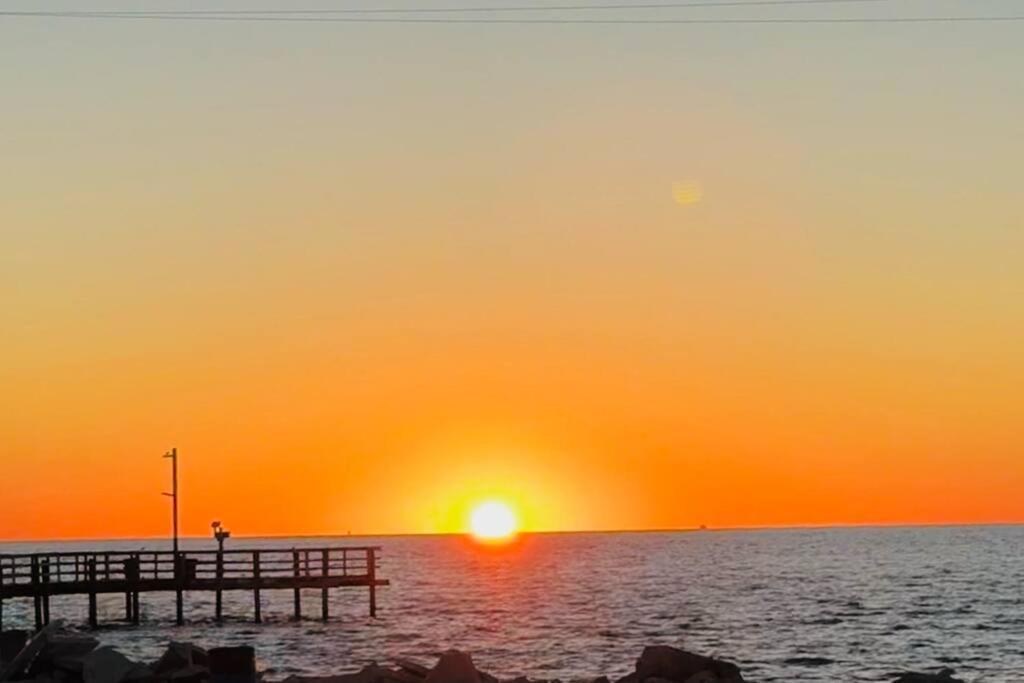 Pet Friendly Tranquil Cottage With Fire-Pit And Seasonal Hot Tub Sept-March Minutes To Beaches Dauphin Island Exterior foto
