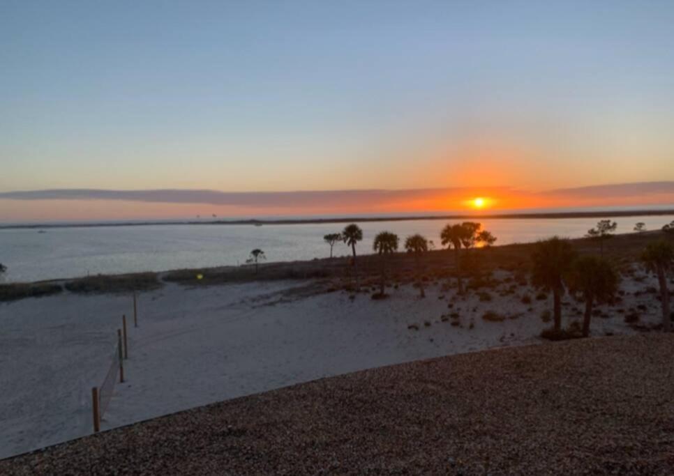 Pet Friendly Tranquil Cottage With Fire-Pit And Seasonal Hot Tub Sept-March Minutes To Beaches Dauphin Island Exterior foto